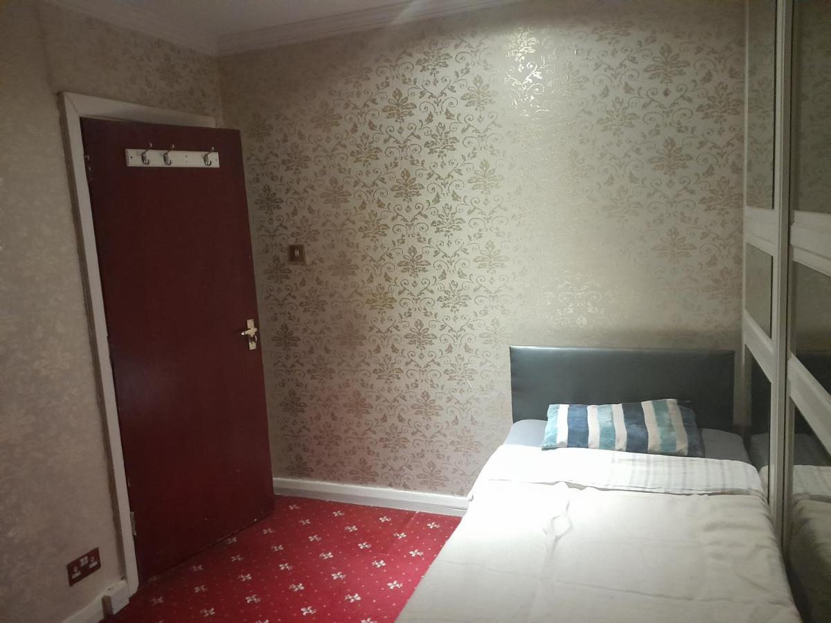 Lovely 1-Bed Studio In London Apartment Exterior photo