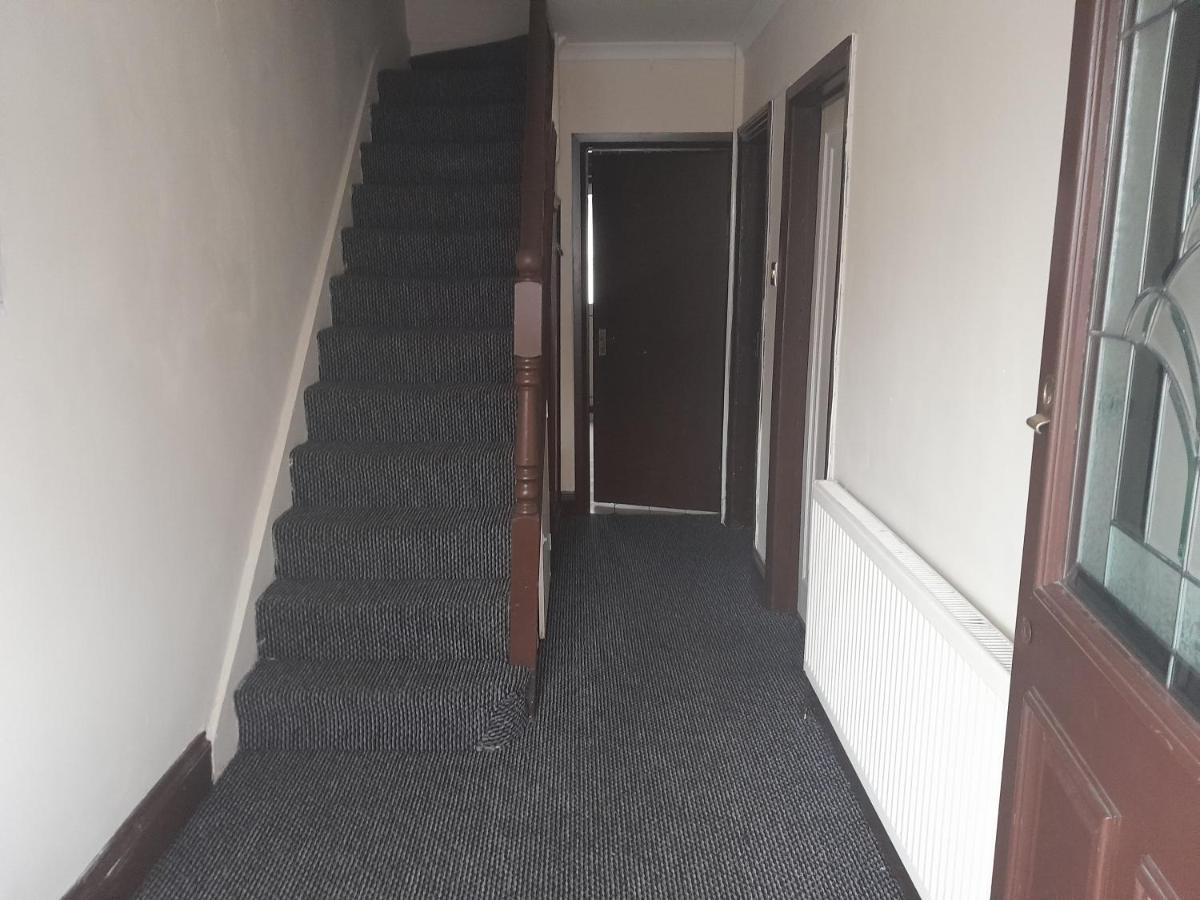 Lovely 1-Bed Studio In London Apartment Exterior photo