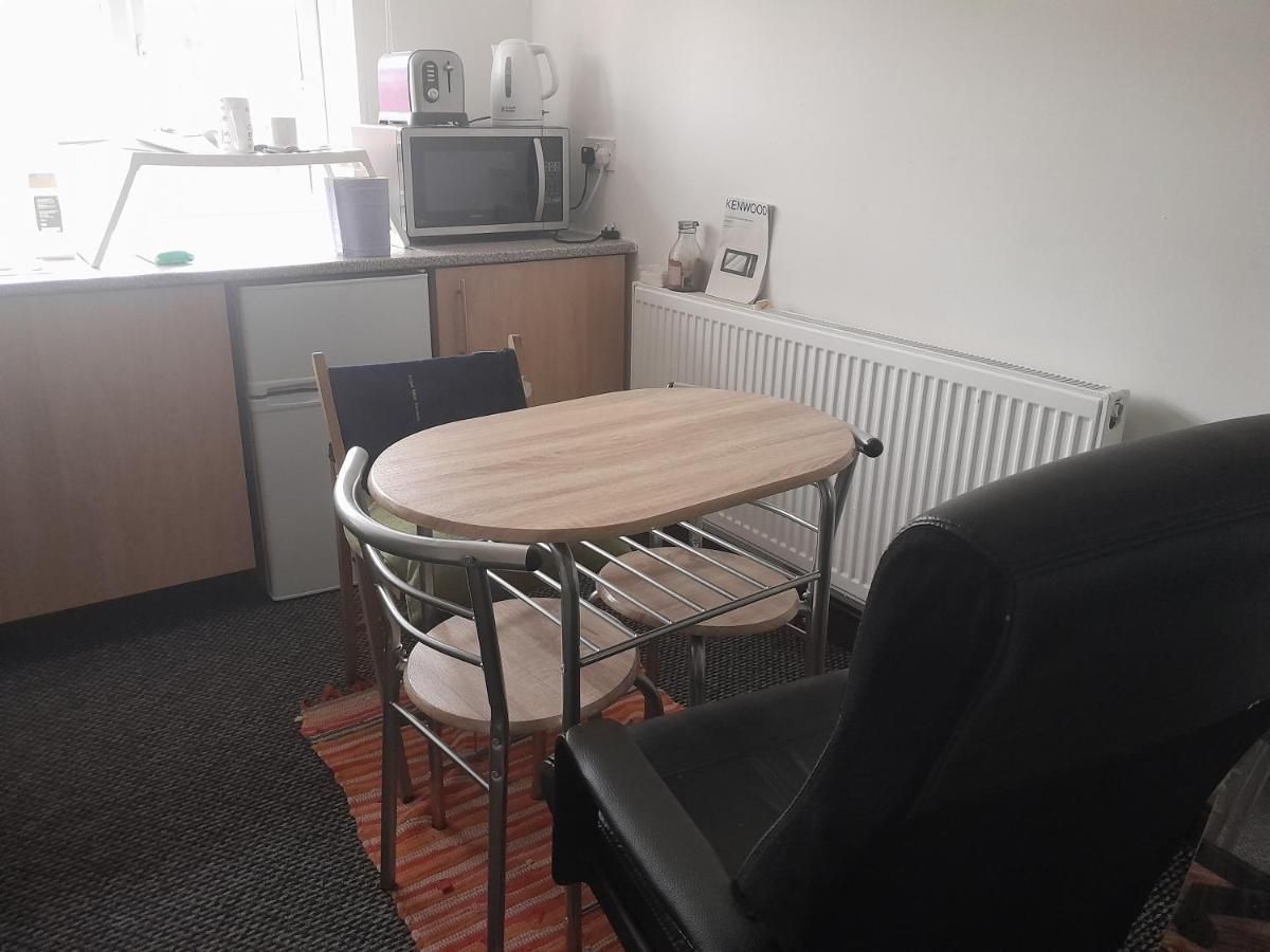 Lovely 1-Bed Studio In London Apartment Exterior photo