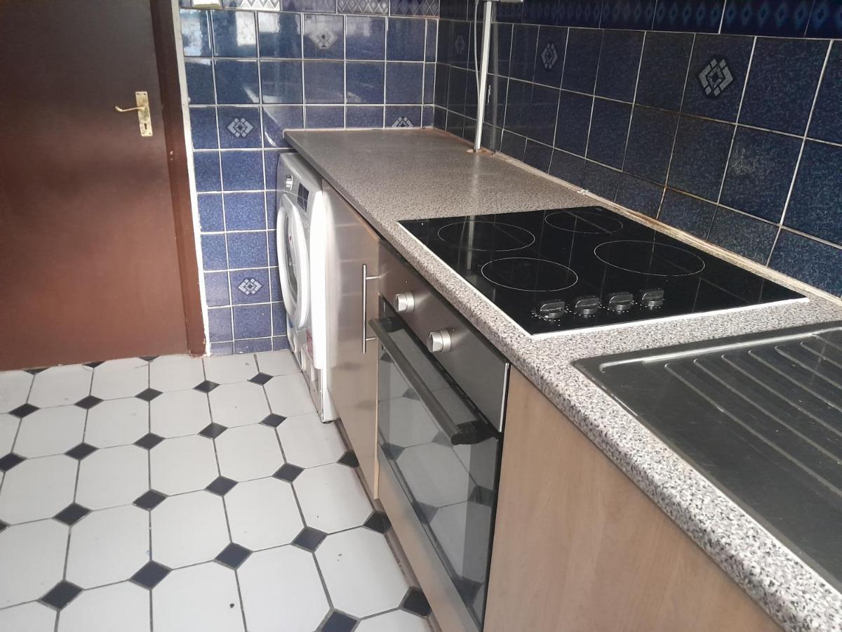 Lovely 1-Bed Studio In London Apartment Exterior photo